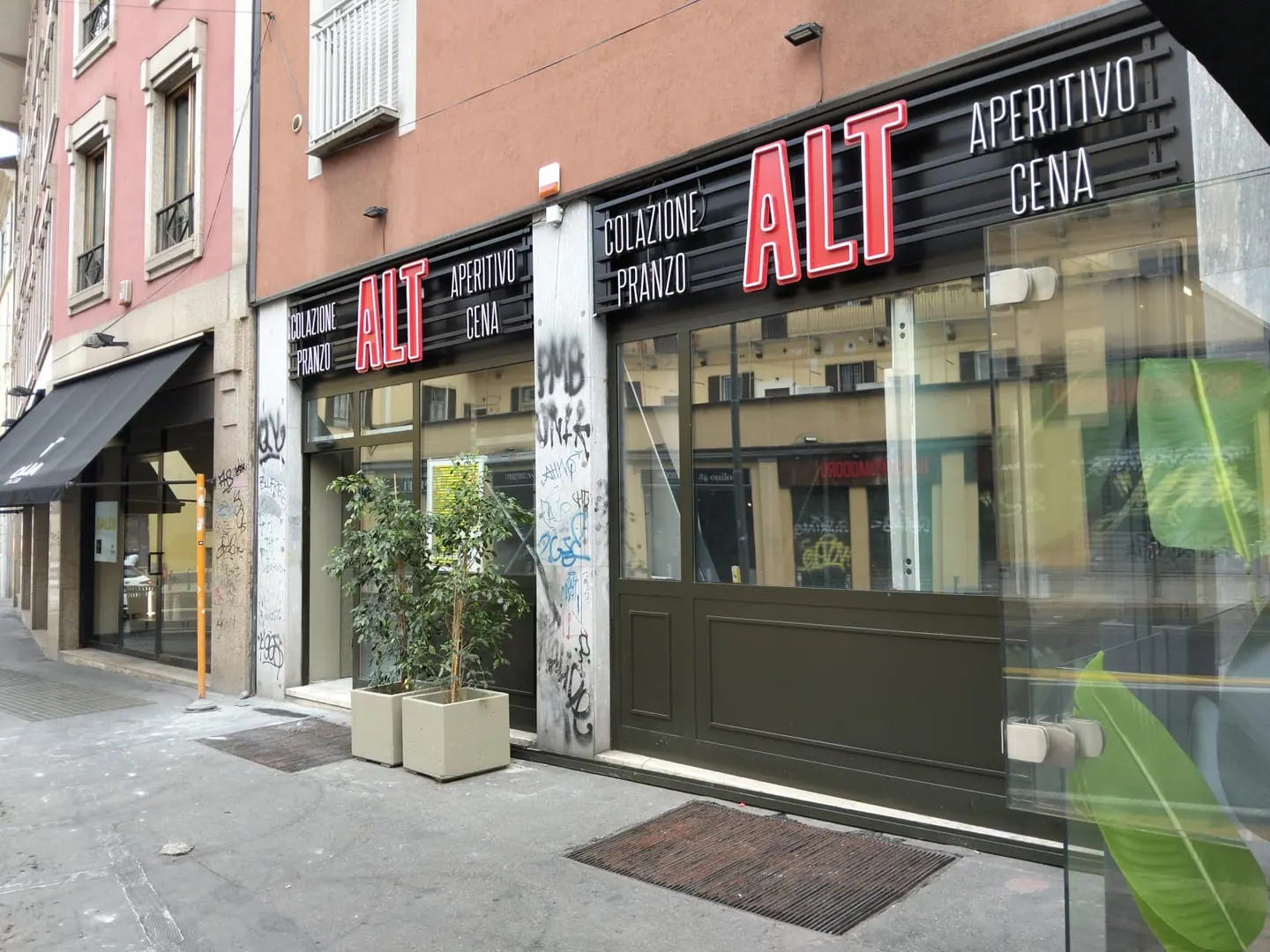 Shopfront and sign of Alt Stazione del Gusto